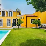 Lapa Getaway Studio With Swimming Pool